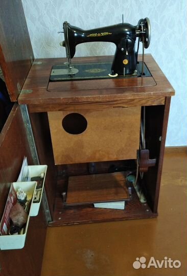 Швейная машина Подольск ножная