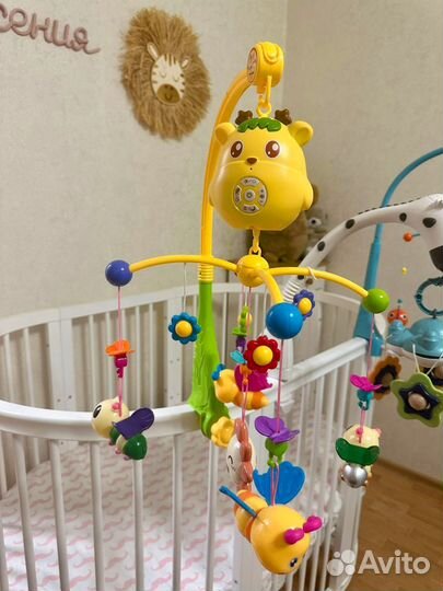 Музыкальный мобиль / пакет детских игрушек