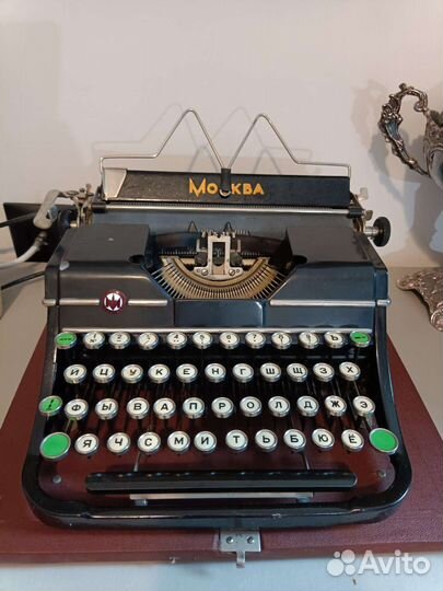 Печатная пишущая машинка 