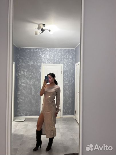 Вечернее платье в пол блестящее