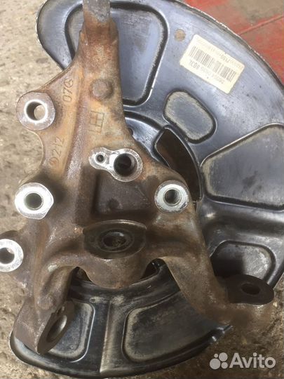 Поворотный кулак на мерседес w212.левое