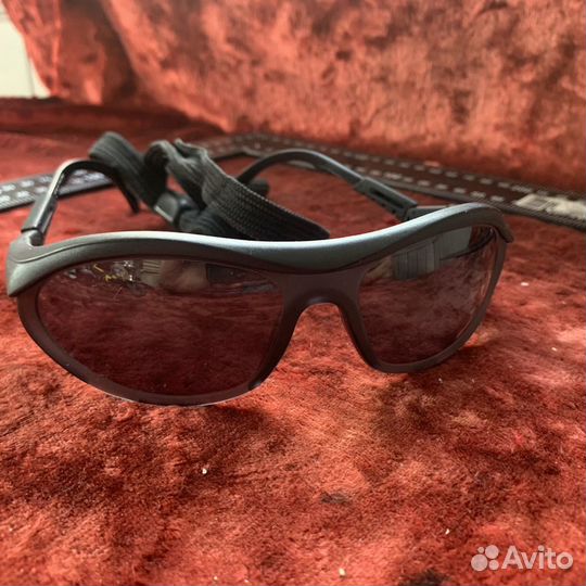 Солнцезащитные очки с шнурком