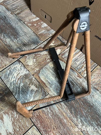 Подставка для гитары