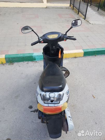 Мопед на ходу