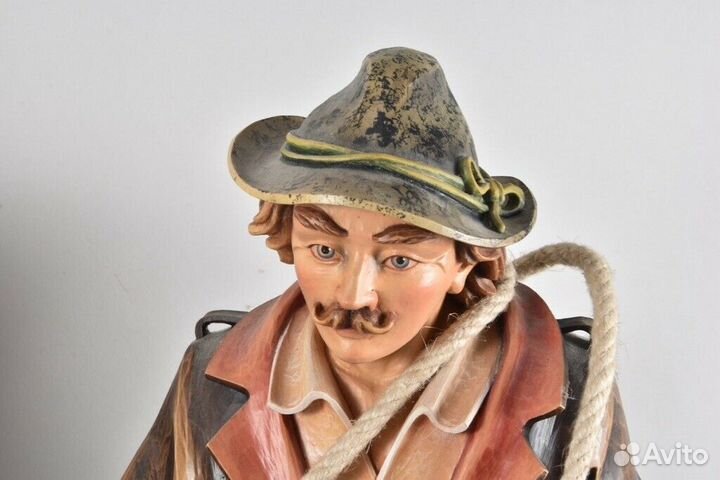 Парные статуэтки из дерева. Альпинисты. Геологи