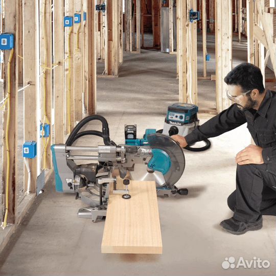 Аккумуляторная торцовочная пила Makita LS003GZ01