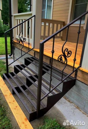 Перила деревянные для лестниц