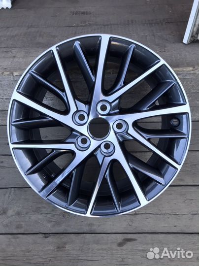 Один диск R17 Lexus ES