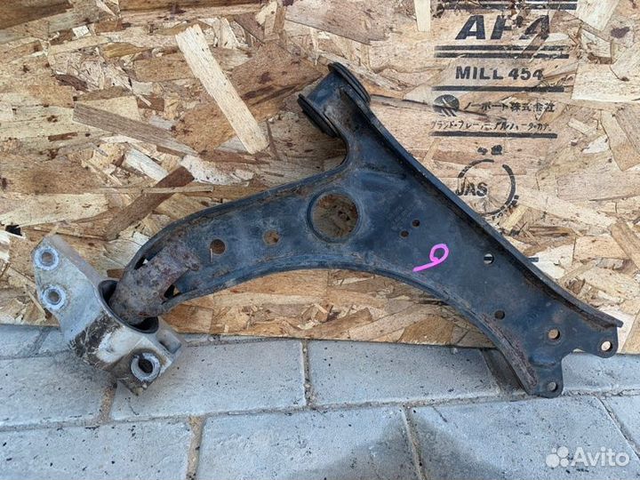 Рычаг подвески передний левый Volkswagen Jetta 5