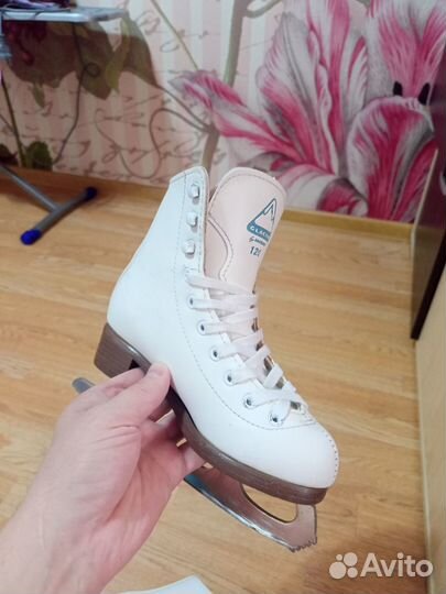 Коньки фигурные для девочки