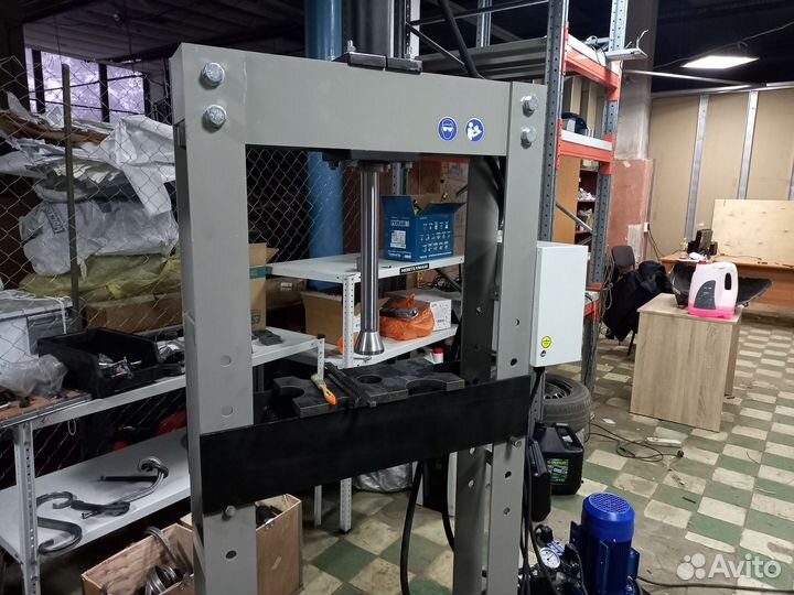 Вертикально протяжной станок (прошивной)