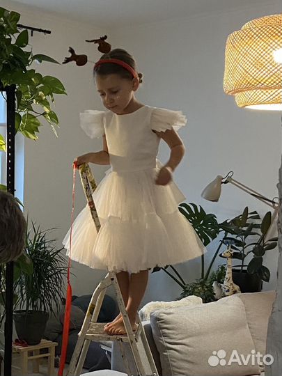 Платье праздничное 110 белое детское