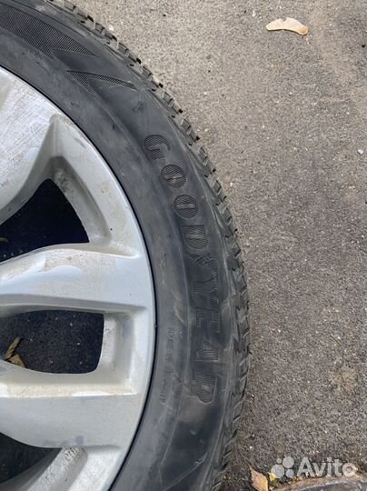 Зимние шины с дисками Goodyear 215/55 R17