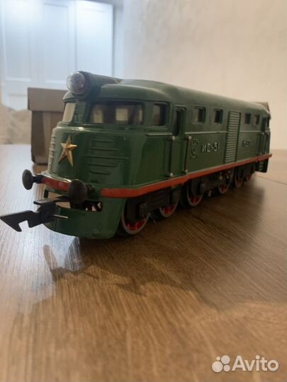 Электрический локомотив ис-51