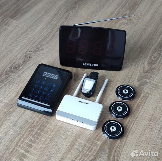 Кнопка вызова официанта, пейджер-часы, табло, пуль