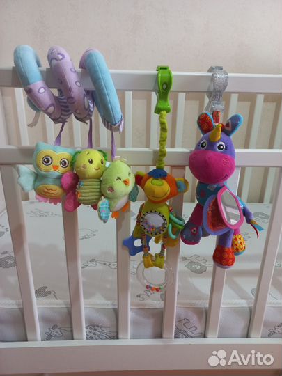 Игрушка на кроватку