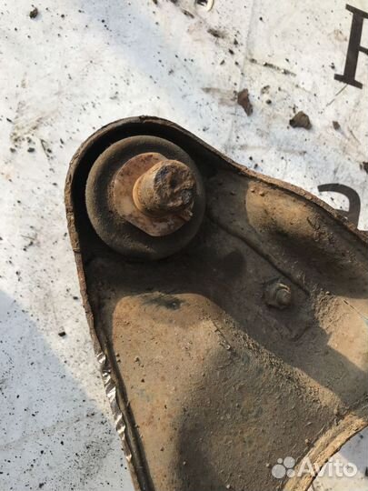 Рычаг задний верхний левый Nissan Pathfinder III