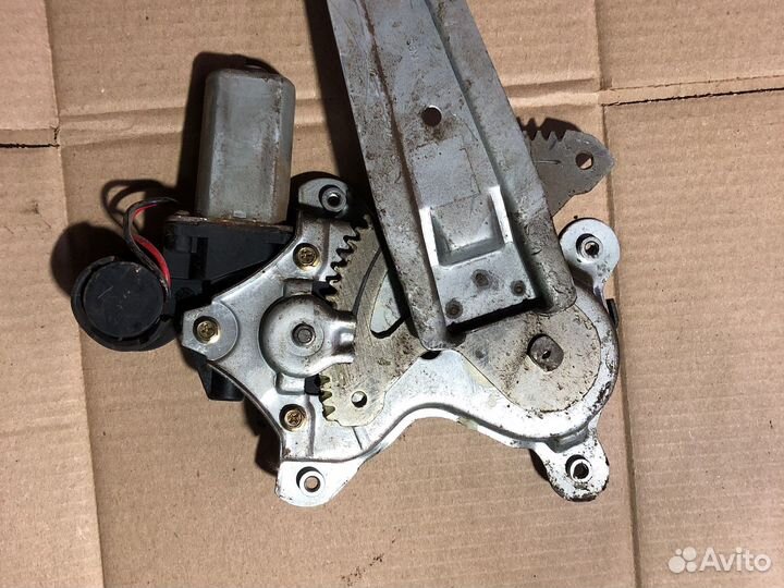 Задний правый стеклоподъемник Lifan X50