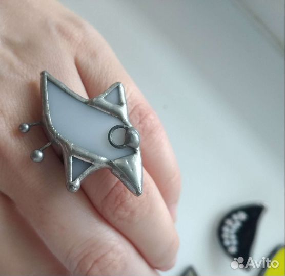 Броши и кольцо из стекла в витражной технике