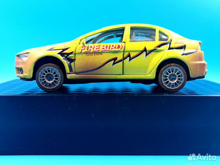 Коллекционная модель машинка