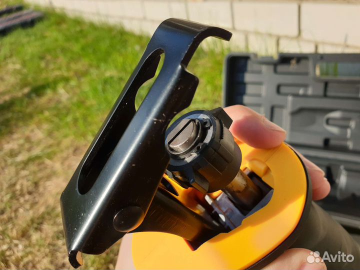 Сабельная пила dewalt