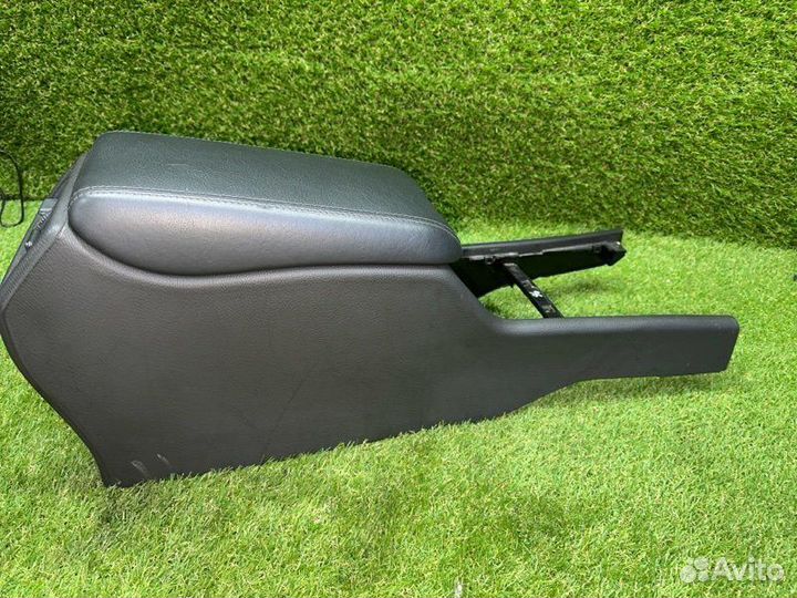 Подлокотник Mercedes E W210 ом113.980 2001