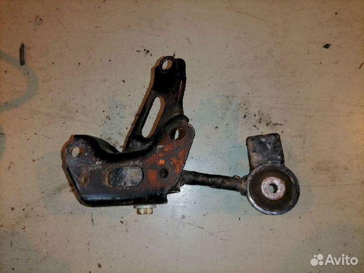 Опора двигателя (подушка двс) 12363-20070 косточка