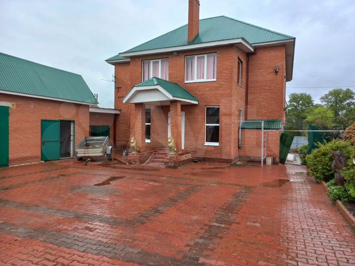 Коттедж 450 м² на участке 20 сот.