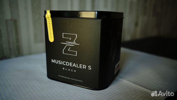 Наушники с автографом звезды рэпа-шмэпа