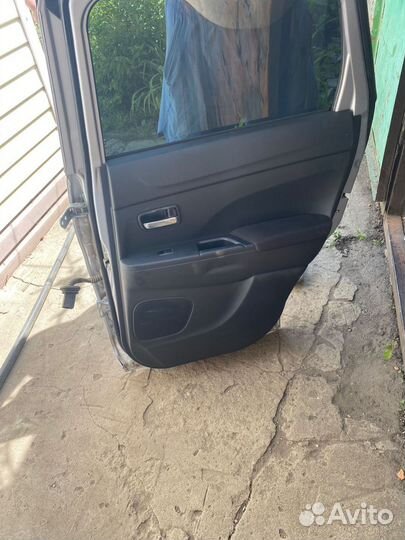 Дверь Митсубиси асх задняя правая