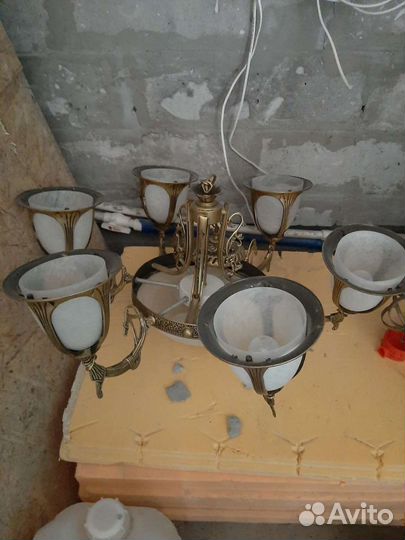 Большая люстра и 2 бра