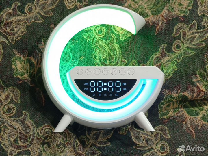 Беспроводная зарядка, часы, колонка