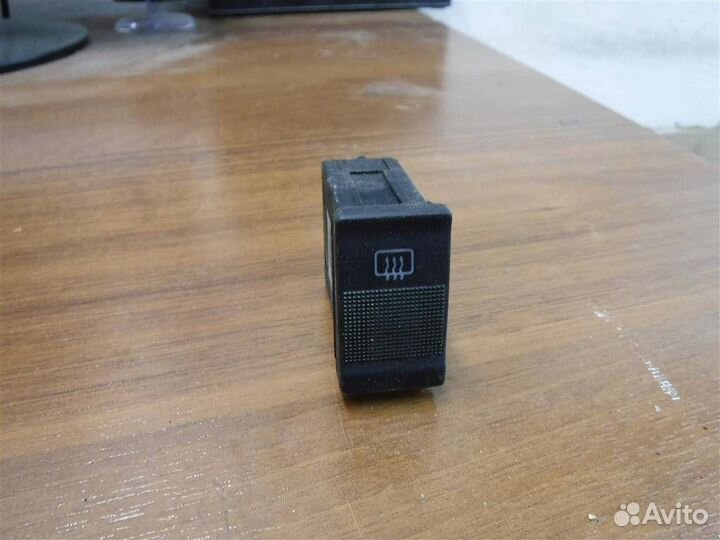 Кнопка обогрева заднего стекла Audi 100 C4 1991