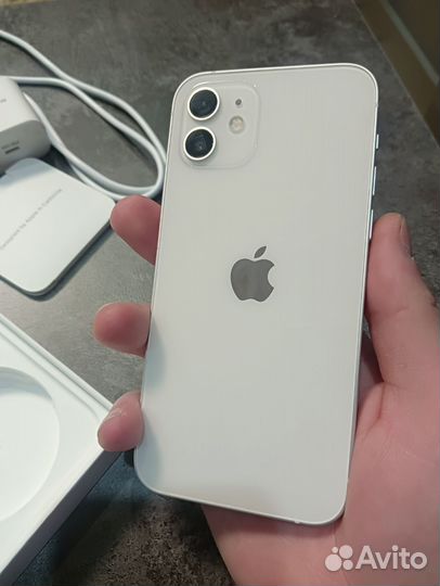 iPhone 12, 64 ГБ