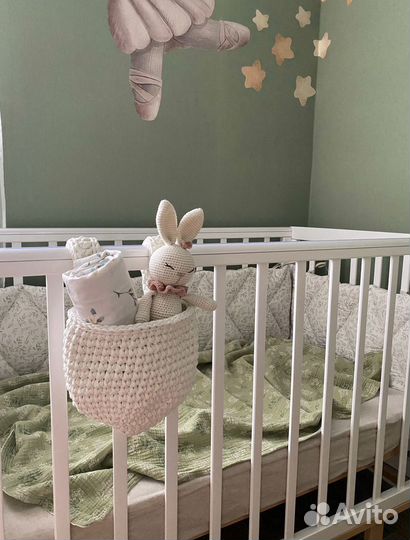 Бортики в детскую кроватку, простыни, игрушка