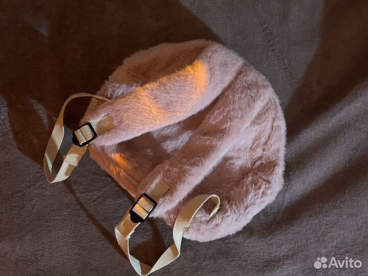 Пушистый рюкзачок stradivarius