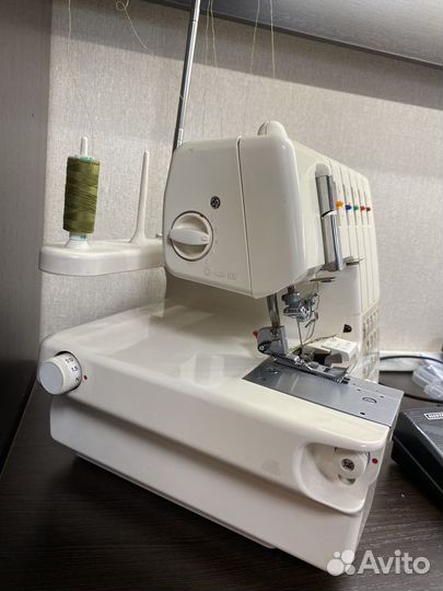 Коверлок Merrylock 011