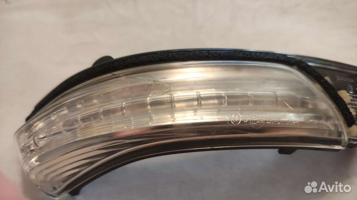 Сигнал поворота в зеркало Toyota Avensis 3 правый