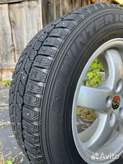 Dunlop SP Winter Ice 01 215/60 R16