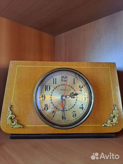 Настольные часы Янтарь, кварц