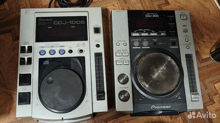 Pioneer CDJ-100S и Pioneer CDJ-200