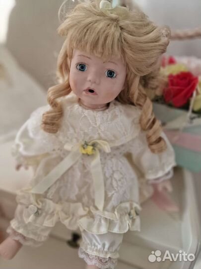 Кукла фарфоровая коллекционная