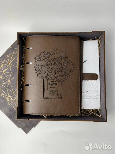 Ежедневник из натуральной кожи с гравировкой