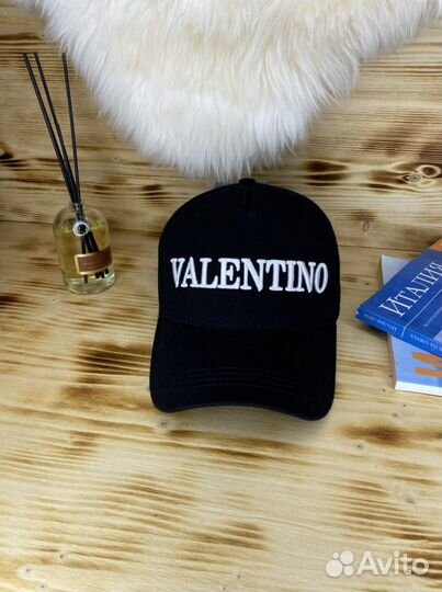Кепка valentino