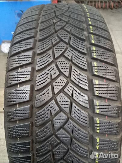 Goodyear UltraGrip Performance Gen-1 215/55 R17 V
