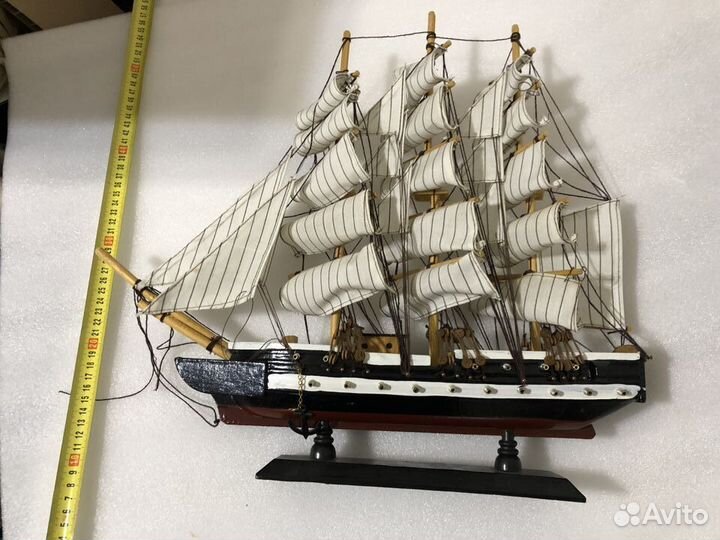 Модель парусника корабля