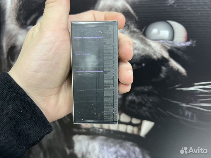 Escentric molecules 01