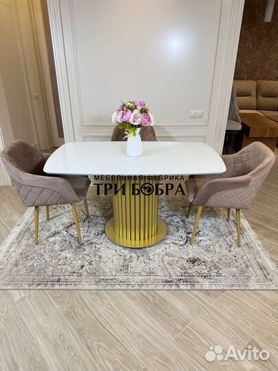 Кухонный стол и стулья. Бесплатная доставка