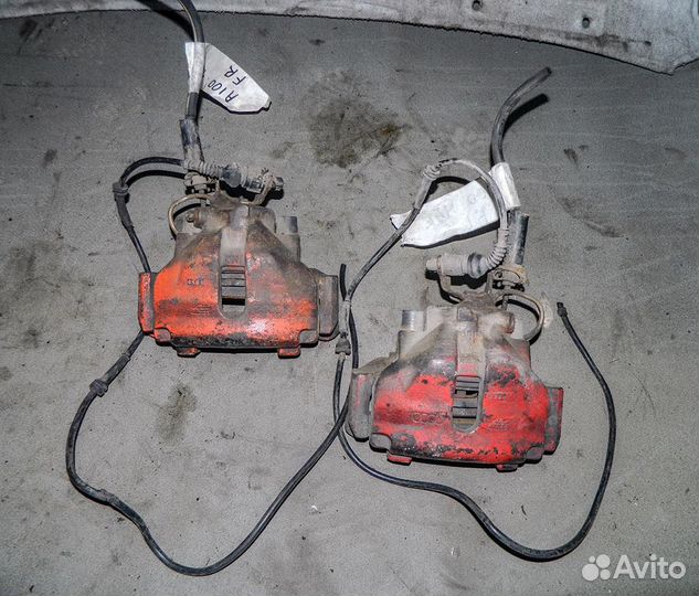 Суппорт тормозной передний Audi 100 C4