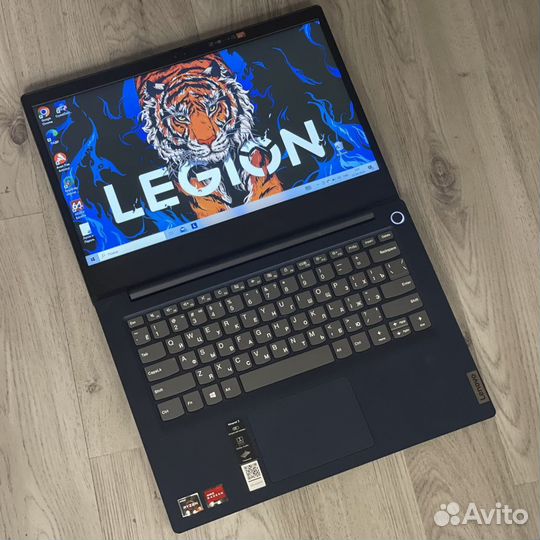 Новый Lenovo Ryzen 5 3500U/Vega8/SSD256/14.0